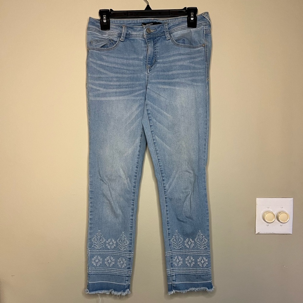 Embroidered hem straight leg Jean
